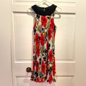 Size 8 floral, elegant accordion dress.